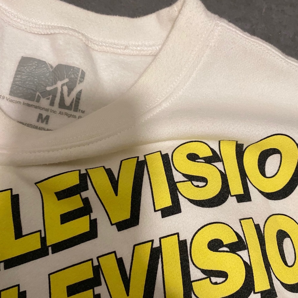 MTV sweatshirt & shirt set 💖 - Picture 2 of 4